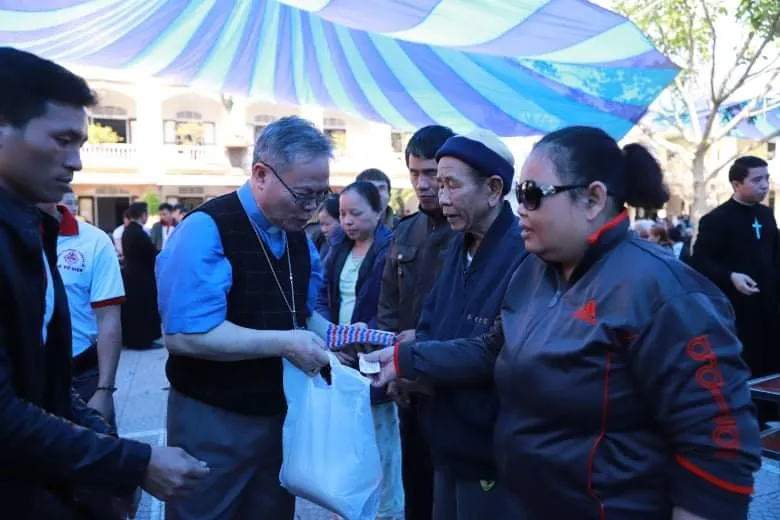 Chương trình Xuân yêu thương tặng quà cho 600 người nghèo, khuyết tật ảnh 1