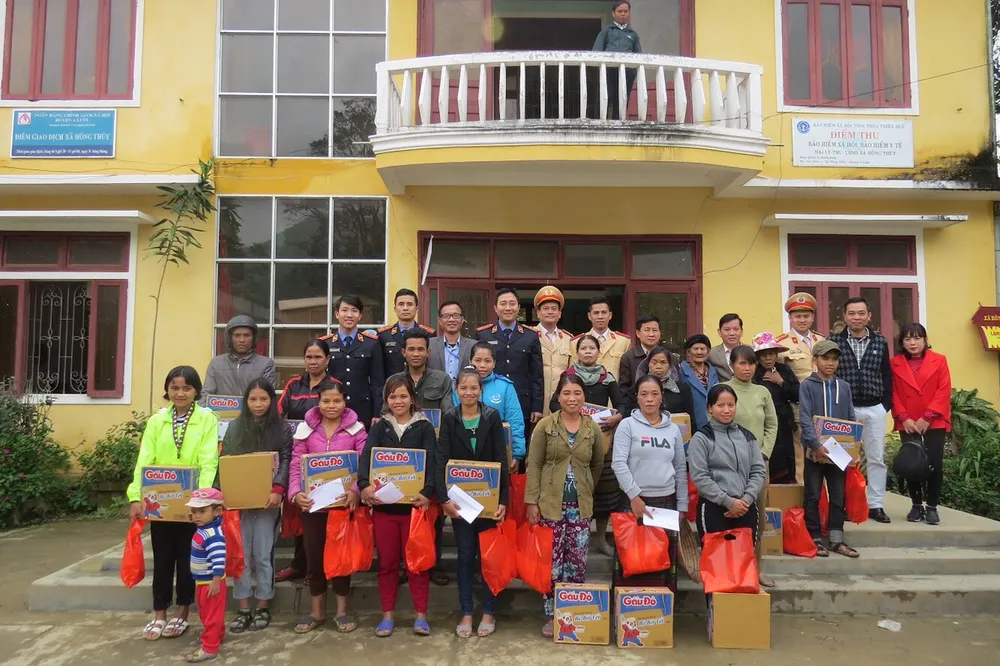 Bàn giao đường dân sinh cho đồng bào bản Krê 2 đón tết ảnh 2