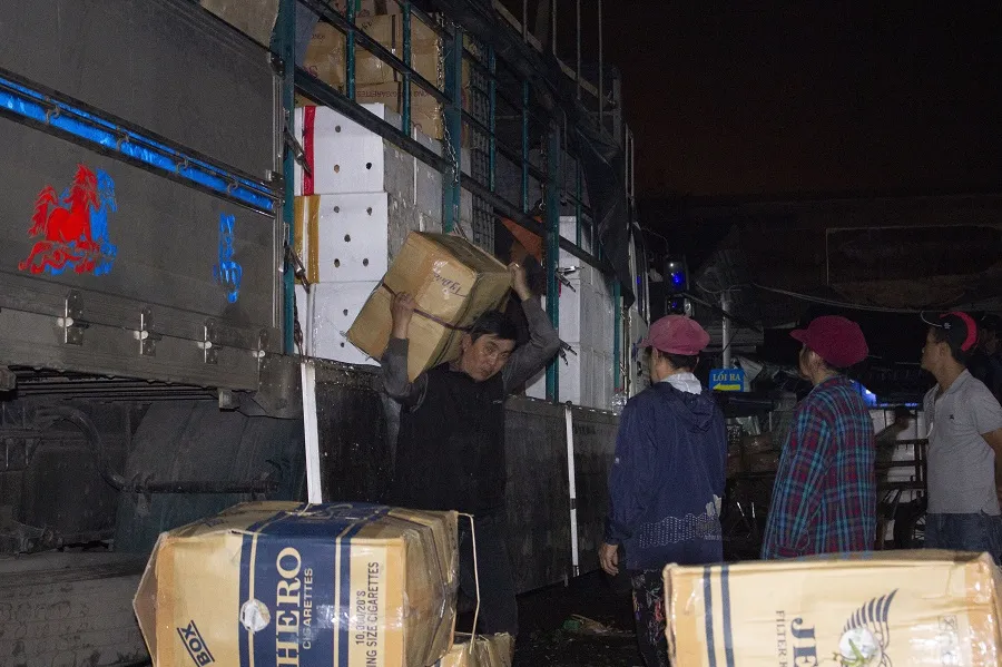 Nhọc nhằn phận nữ bốc vác tại chợ Đông Ba ngày giáp Tết   ảnh 2