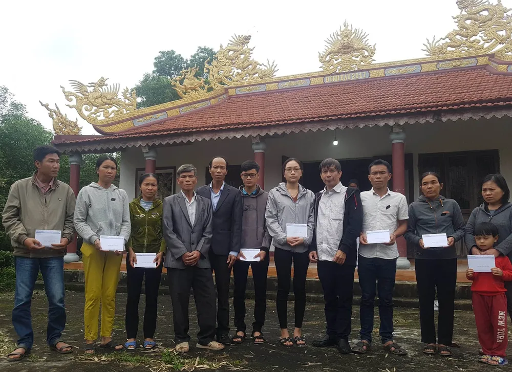 Báo SGGP trao quà tết cho thân nhân các nạn nhân vụ TNGT ở Lương Điền ảnh 1