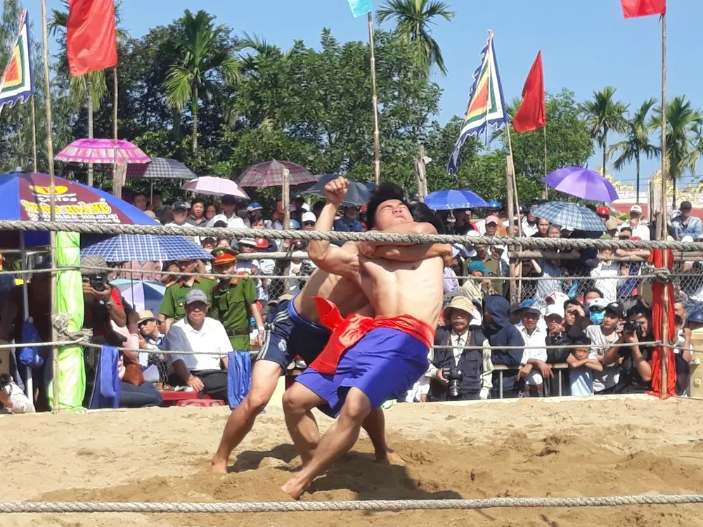 Làng Sình khai hội vật đầu xuân ảnh 2