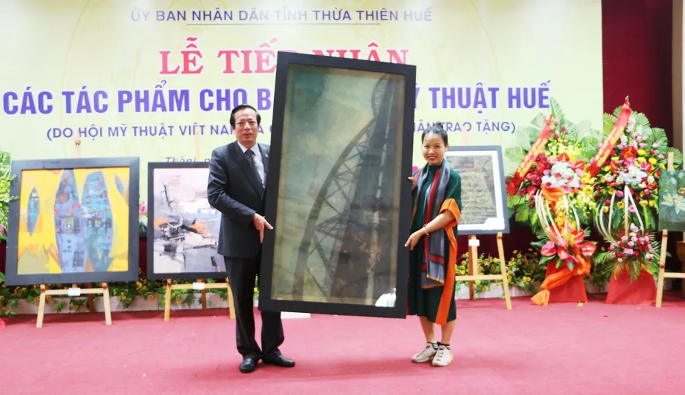 Nhiều tác phẩm nghệ thuật về với Bảo tàng Mỹ thuật Huế ảnh 4