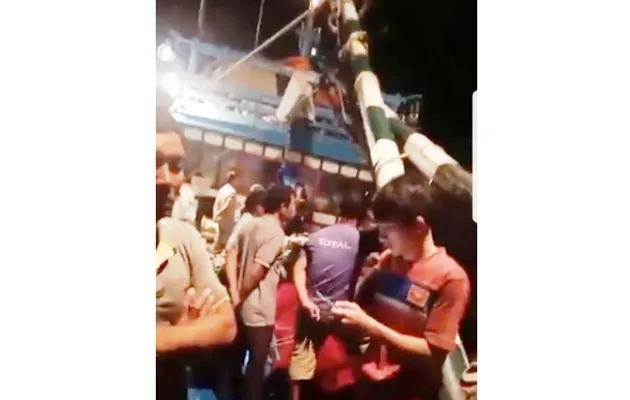 Cháy tàu cá 67, 12 ngư dân thoát chết ảnh 1