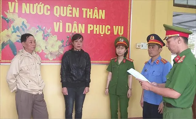 Thiếu tiền tiêu xài, nữ thạc sĩ dạy trường cao đẳng đi lừa đảo ảnh 1