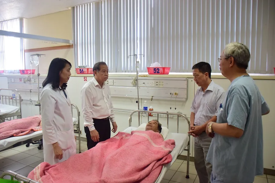 Chủ tịch UBND tỉnh Thừa Thiên – Huế hứa xử nghiêm “cát tặc” chém trọng thương người dân ảnh 1