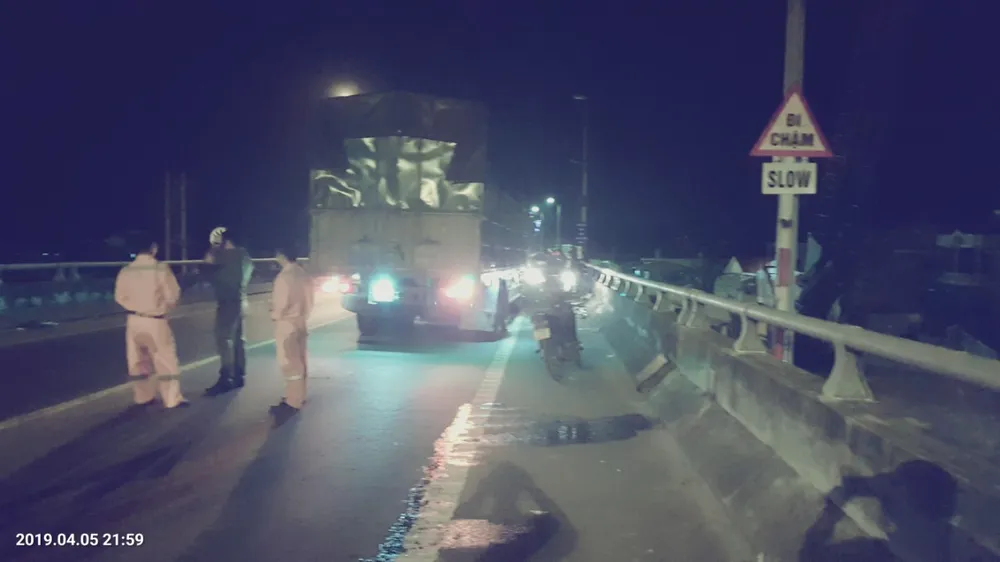 2 ô tô đối đầu, 2 người chết, 3 người nguy kịch  ảnh 4