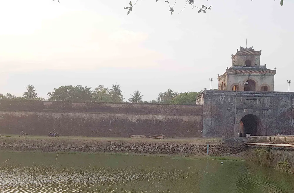 Làm mới kè hộ thành hào trước Kinh thành Huế liệu có bảo tồn được di sản? ảnh 1