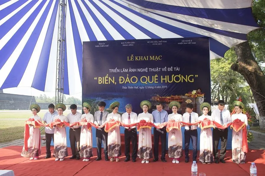 Giới thiệu biển đảo quê hương tại Quảng trường Ngọ Môn ảnh 1