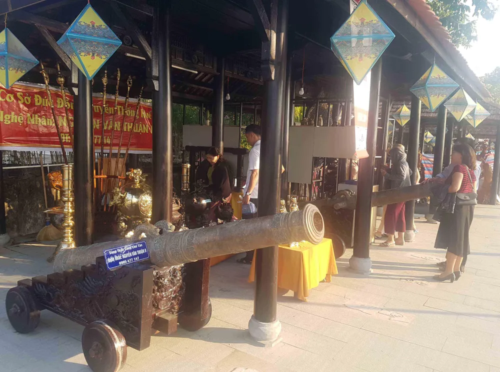 Lộng lẫy đêm khai mạc Festival nghề truyền thống Huế 2019 ảnh 2