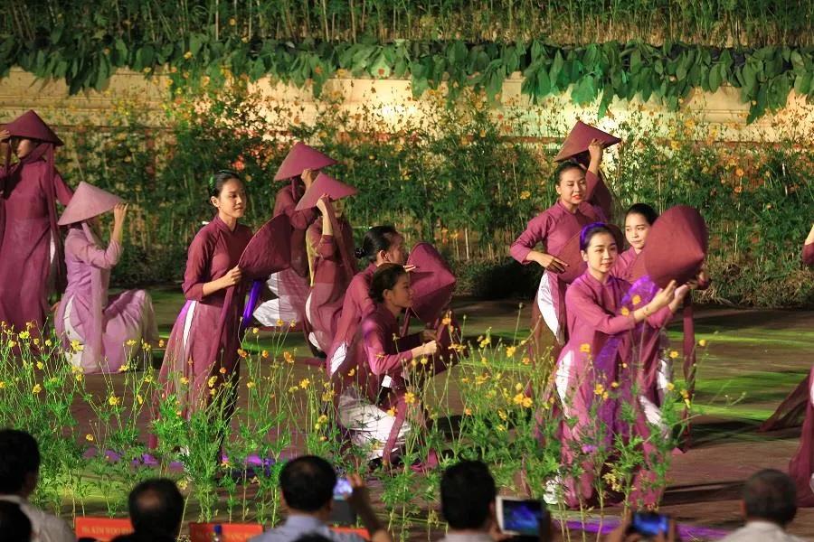 Lộng lẫy đêm khai mạc Festival nghề truyền thống Huế 2019 ảnh 9