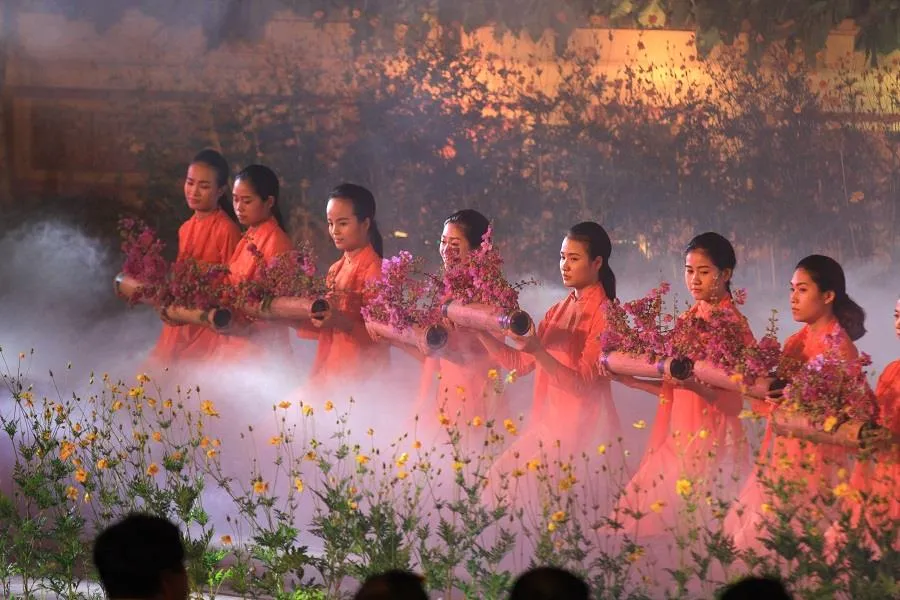 Lộng lẫy đêm khai mạc Festival nghề truyền thống Huế 2019 ảnh 8