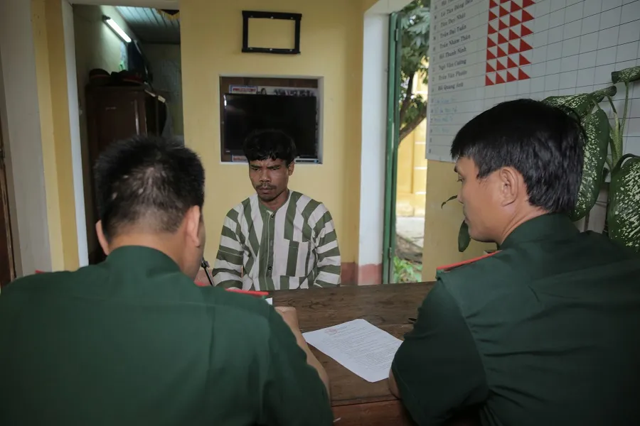 Bắt đối tượng vận chuyển súng, đạn quân dụng trái phép ảnh 1