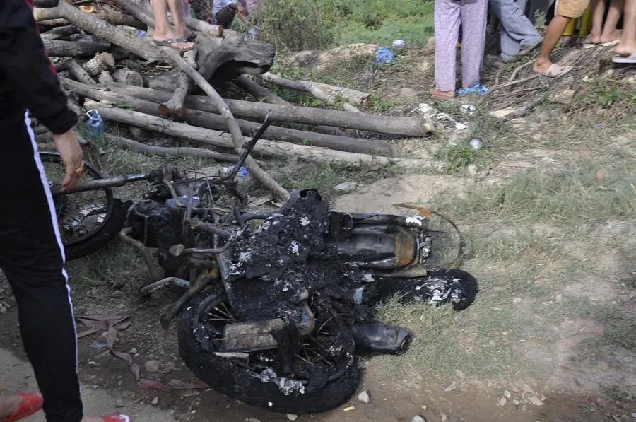 Xe đầu kéo liên tiếp húc 2 xe máy và ô tô rồi bốc cháy khiến 3 người thương vong ảnh 3