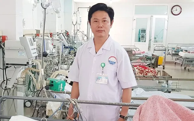 Thủ tướng tặng Bằng khen bác sĩ dùng bia cứu sống bệnh nhân bị ngộ độc rượu  ảnh 1
