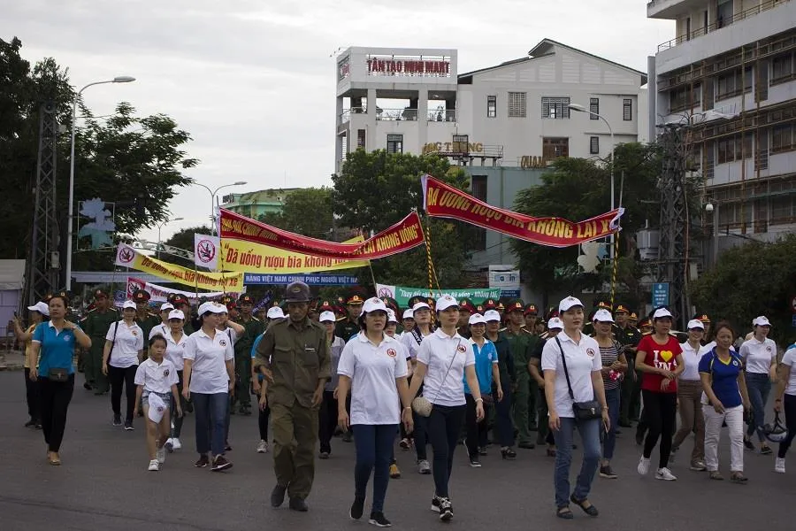 Hơn 1.500 người đi bộ kêu gọi mọi người “Không lái xe khi đã uống rượu bia” ảnh 2