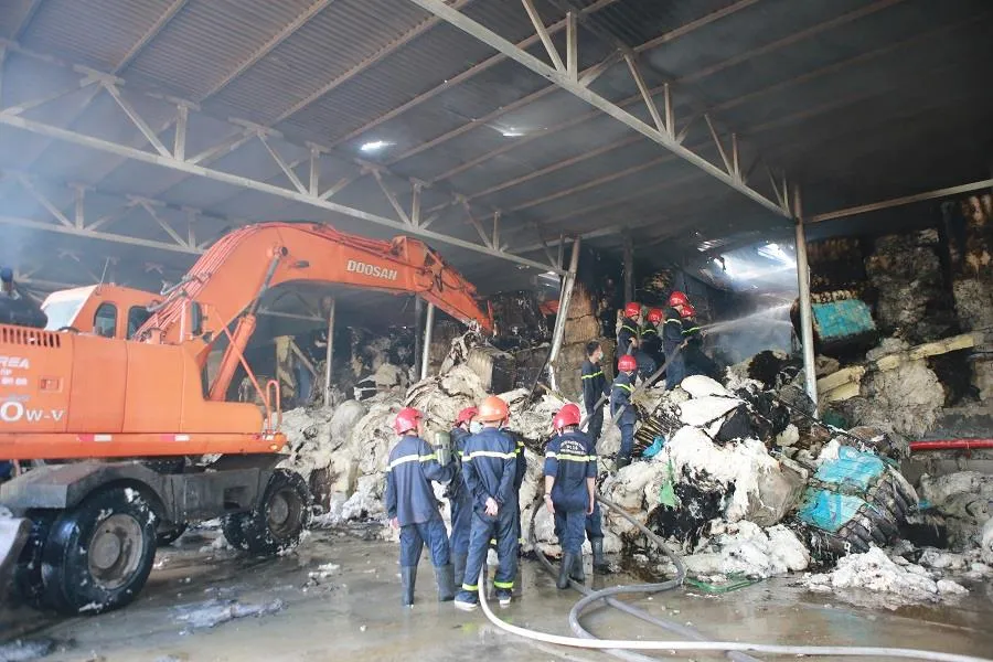 Cháy lớn ở Khu công nghiệp Phú Bài  ảnh 2