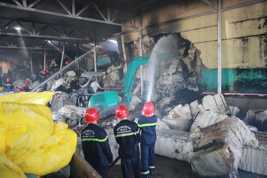 Cháy lớn ở Khu công nghiệp Phú Bài  ảnh 1