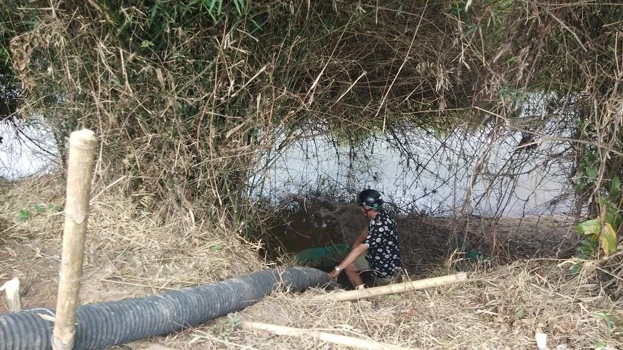 Hồ thủy lợi cạn nước, thủy điện dừng phát điện ảnh 6