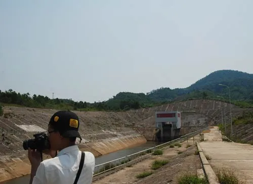 Lưu lượng nước đến hồ 273,9m³/s, thủy điện A Lưới nhận lệnh mở cửa xả ảnh 1