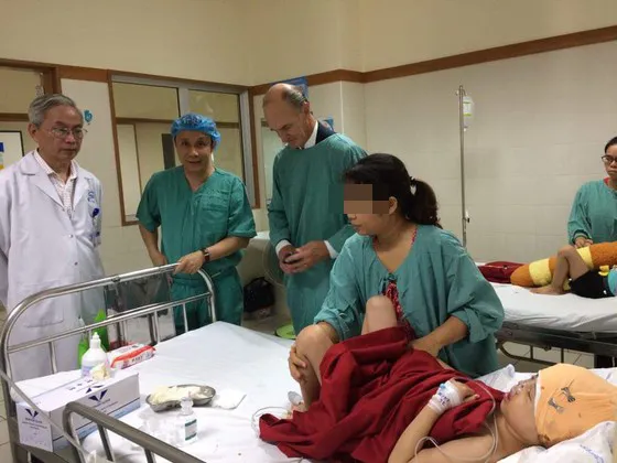 Chữa thành công cho bé gái mắc dị tật hiếm gặp trên thế giới ảnh 1