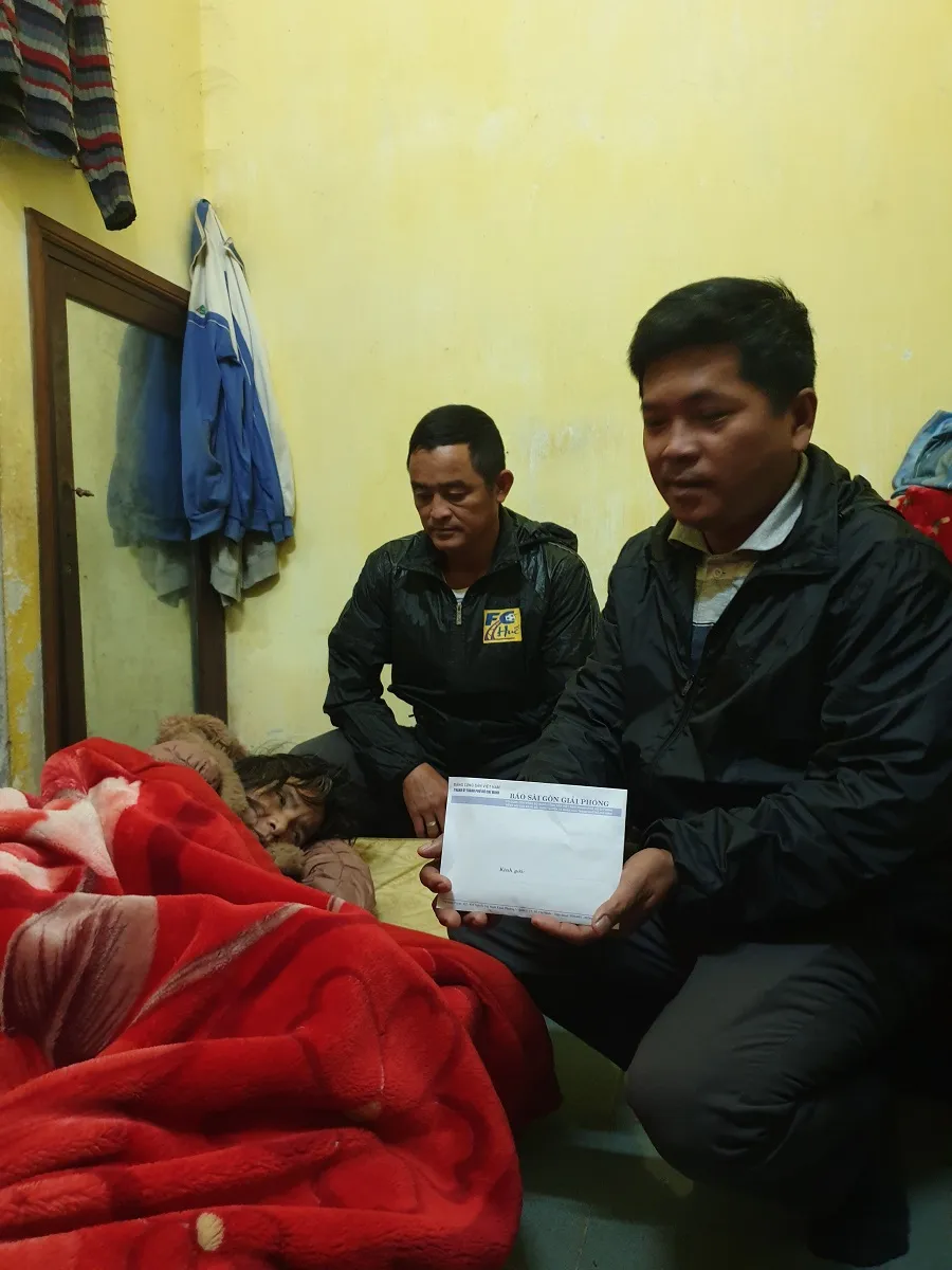 Báo SGGP trao 48,7 triệu đồng giúp bệnh nhân nghèo ảnh 1