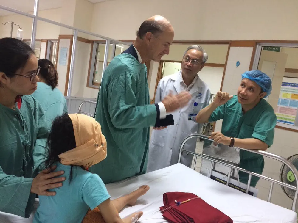 Điều trị thành công cho bệnh nhi 4 tuổi bị u quái hỗn hợp vùng mặt hiếm gặp ảnh 1