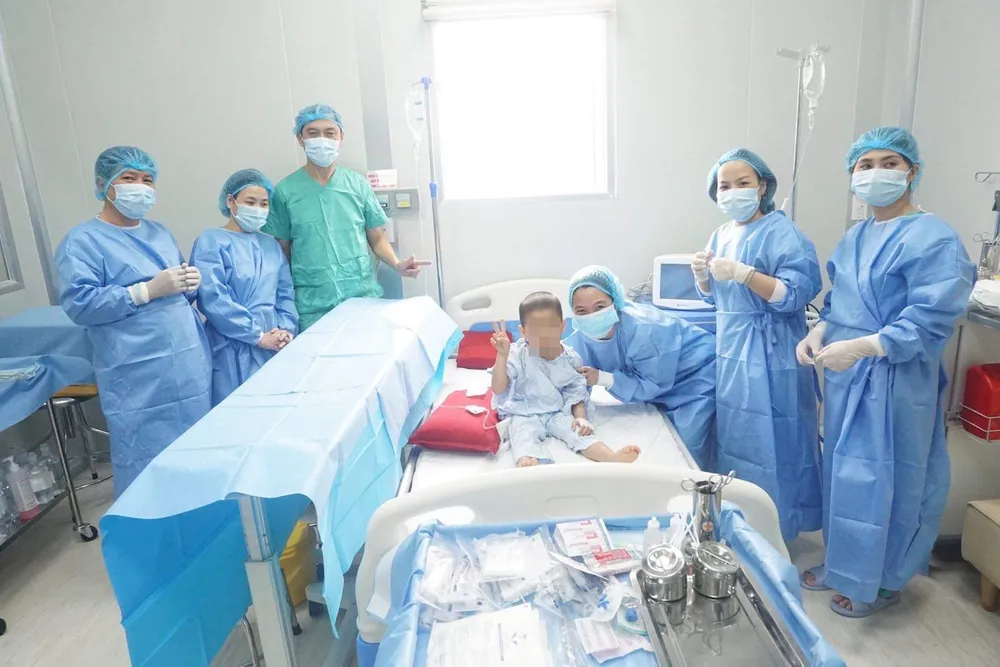 Bệnh viện Trung ương Huế lần đầu ghép tế bào gốc cho bệnh nhi bị u nguyên bào thần kinh ảnh 3