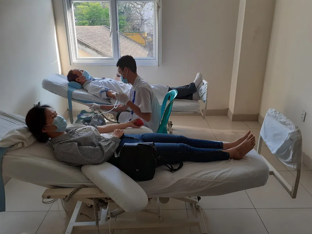 Cán bộ, chiến sĩ Công an Quảng Trị hiến máu cứu người bệnh cấp cứu ảnh 2