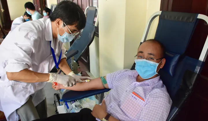 Nhiều cán bộ chỉ đạo phòng chống dịch Covid-19 tại Huế hiến máu cứu người ảnh 3