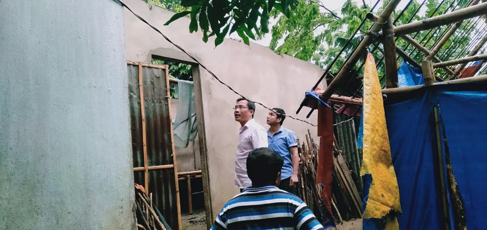 Lốc xoáy làm sập và tốc mái ít nhất 17 ngôi nhà ở A Lưới ảnh 4