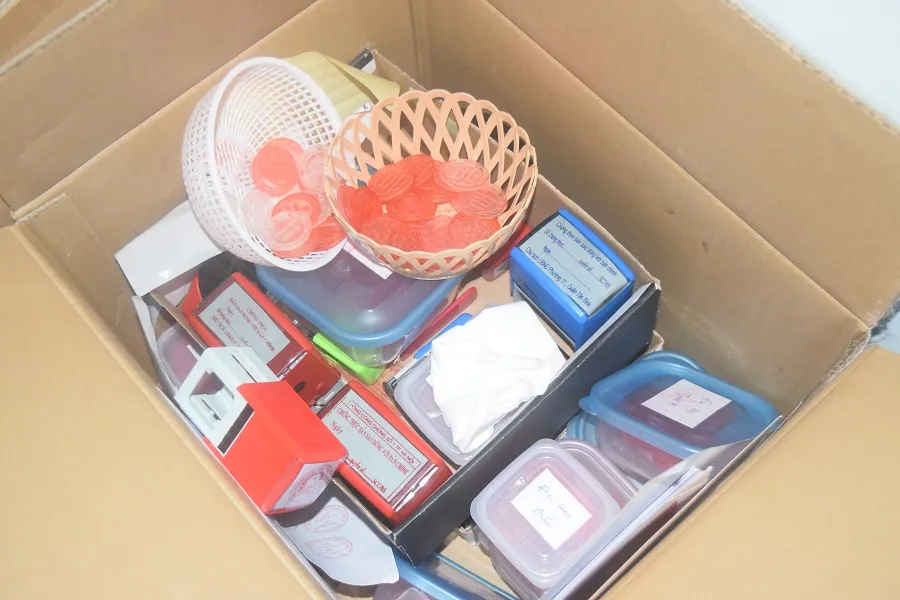 Phá đường dây làm giả con dấu thu lợi bất chính hàng trăm triệu đồng ảnh 1