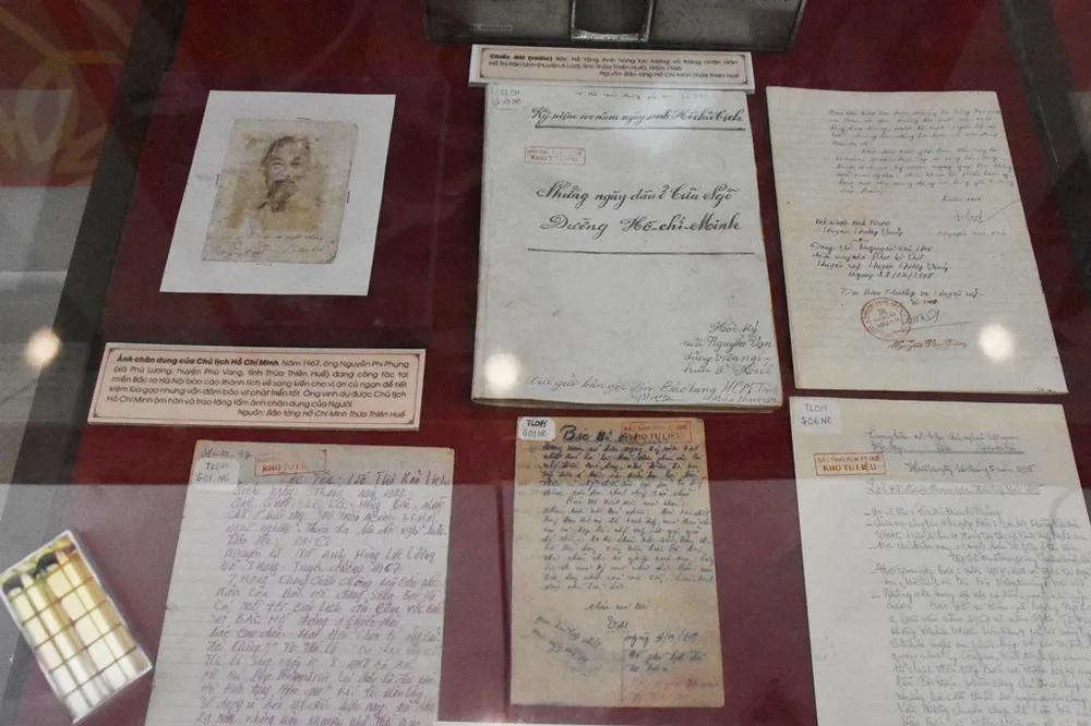 Khai mạc triển lãm "Hồ Chí Minh – Những nét phác họa chân dung" ảnh 1