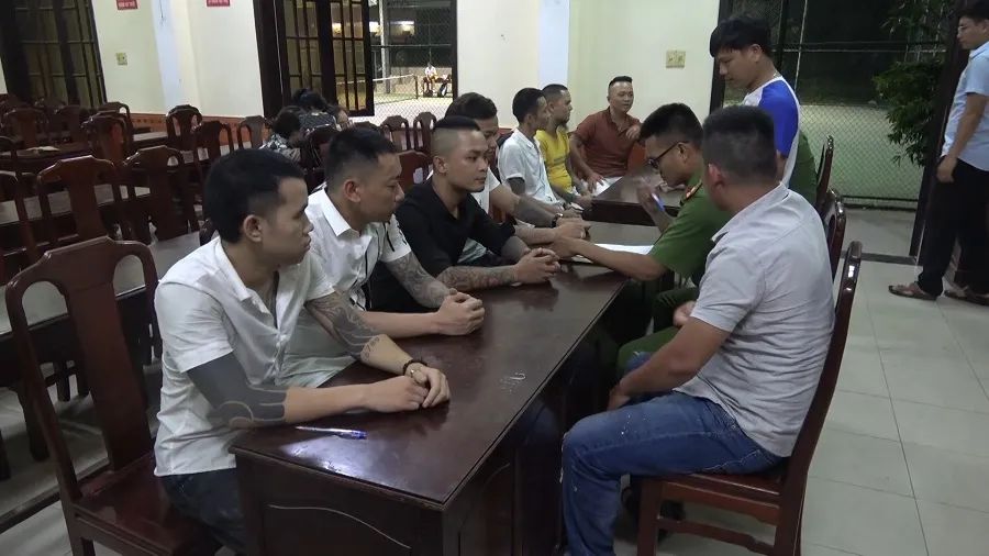 Bắt đối tượng tổ chức sinh nhật cho vợ bằng “tiệc” ma túy ảnh 4