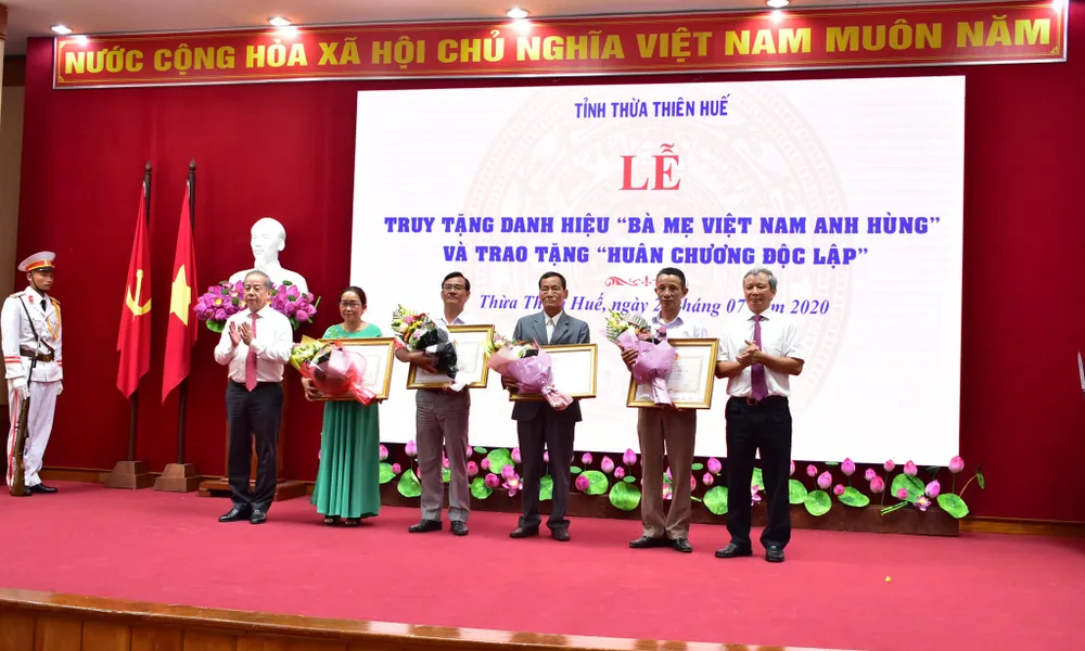 Truy tặng 12 danh hiệu Bà Mẹ Việt Nam Anh hùng ảnh 2