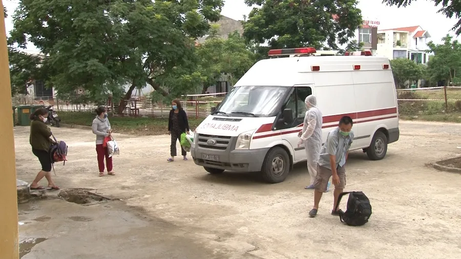 Một doanh nghiệp giấu tên tại Huế tặng 12.000 bộ bảo hộ phòng chống Covid-19 ảnh 5