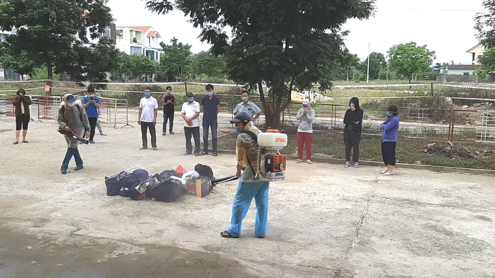 Một doanh nghiệp giấu tên tại Huế tặng 12.000 bộ bảo hộ phòng chống Covid-19 ảnh 6