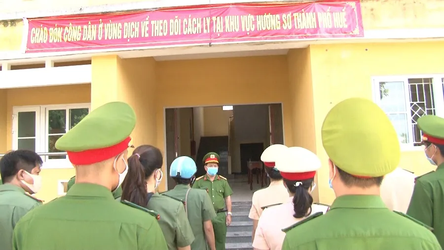 Một doanh nghiệp giấu tên tại Huế tặng 12.000 bộ bảo hộ phòng chống Covid-19 ảnh 3