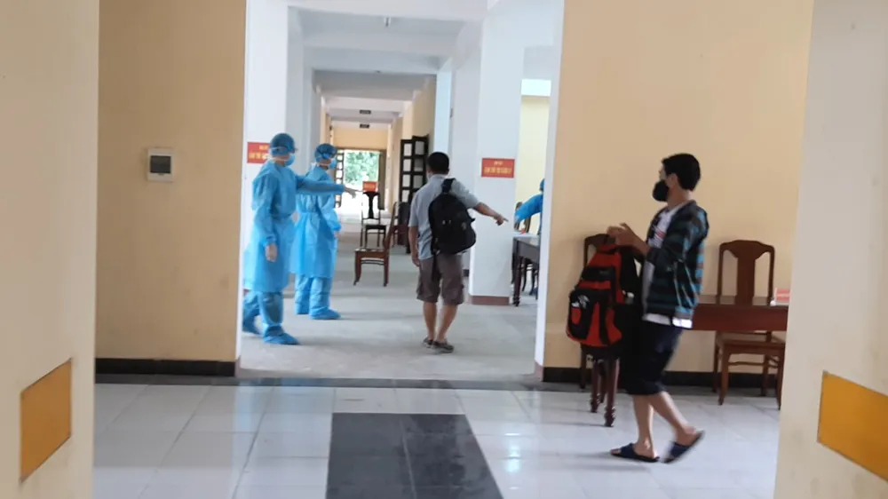 Một doanh nghiệp giấu tên tại Huế tặng 12.000 bộ bảo hộ phòng chống Covid-19 ảnh 7