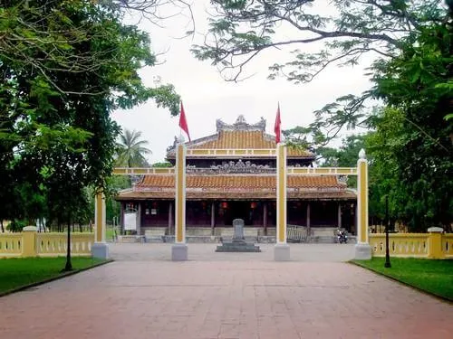 Lần đầu vinh danh 367 học sinh Danh dự toàn trường tại Quốc Tử Giám ở Huế  ảnh 1