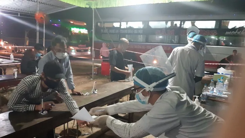 Tại sao người từ vùng có dịch Covid-19 chỉ được ở Huế 72 giờ kể từ khi lấy mẫu xét nghiệm SARS-CoV-2 âm tính? ảnh 1