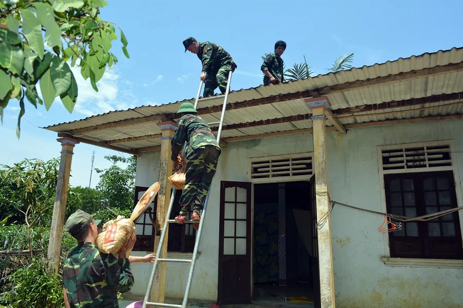 Phó Thủ tướng Trịnh Đình Dũng chỉ đạo công tác ứng phó bão số 5 tại Thừa Thiên - Huế ảnh 8