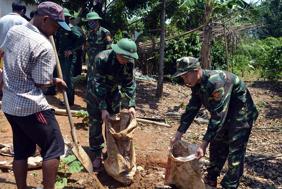 Phó Thủ tướng Trịnh Đình Dũng chỉ đạo công tác ứng phó bão số 5 tại Thừa Thiên - Huế ảnh 7