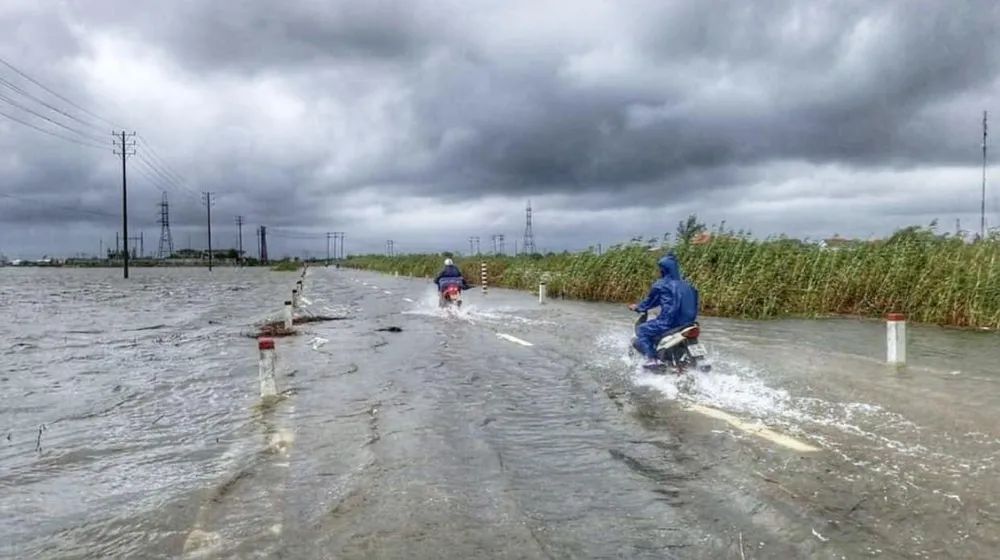 Thừa Thiên - Huế: Mưa to dữ dội buộc các hồ thủy điện đồng loạt điều tiết xả nước ảnh 2