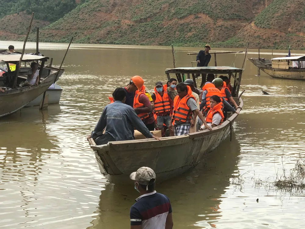 Tìm được 20 người mắc kẹt tại thủy điện Rào Trăng 4, một người đã tử vong ảnh 1