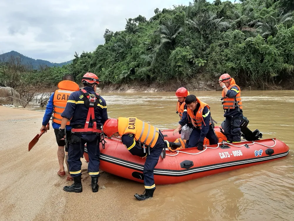 Tan hoang thủy điện Rào Trăng 3 ảnh 7