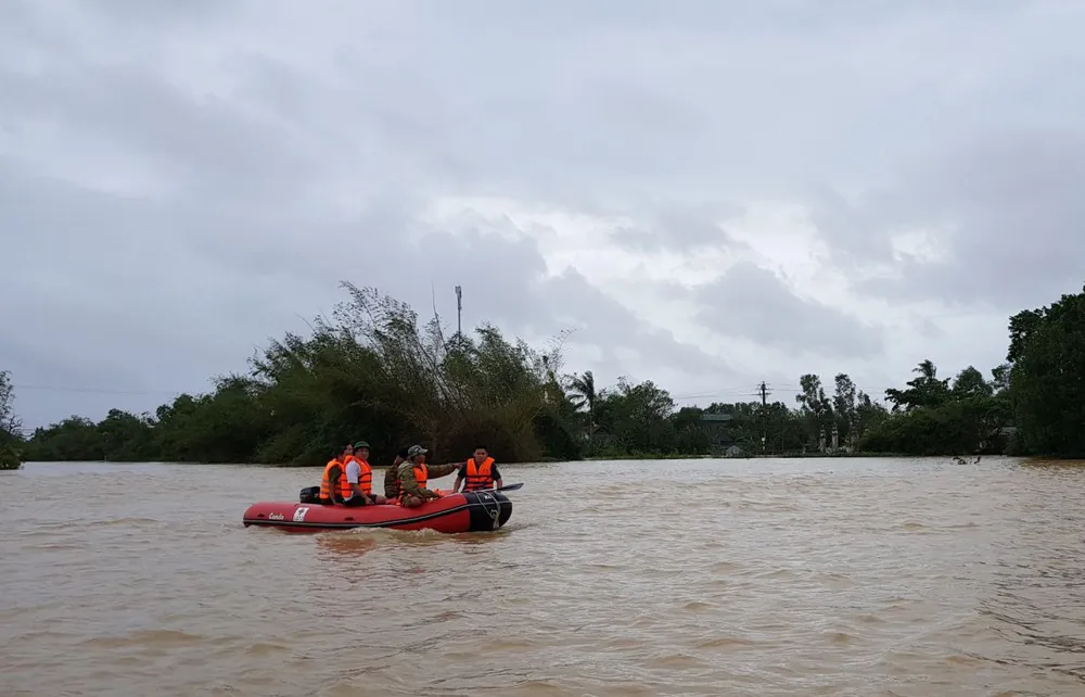 Một cán bộ y tế xã bị lũ cuốn trôi ở A Lưới ảnh 2