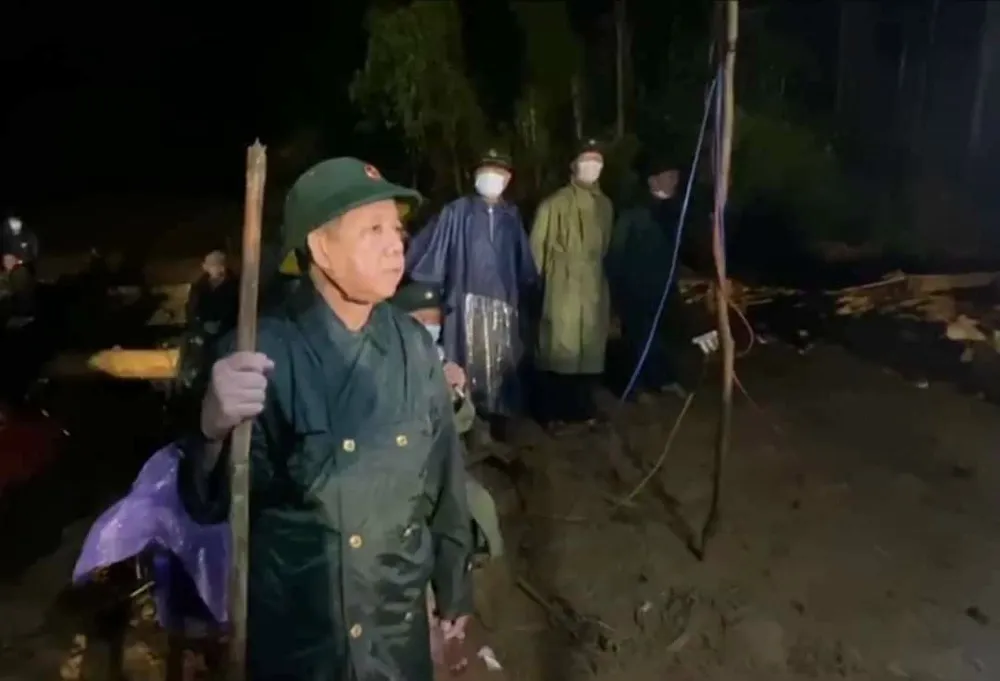 Thời tiết bất lợi cho công tác cứu hộ tại thủy điện Rào Trăng 3  ảnh 1