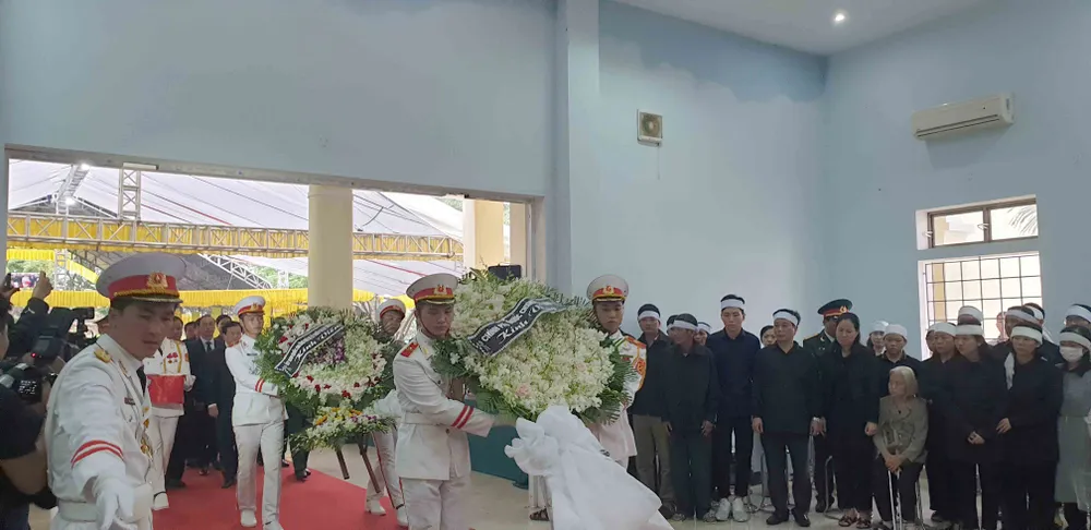 Xúc động lễ truy điệu 13 liệt sĩ hy sinh khi làm nhiệm vụ cứu nạn thủy điện Rào Trăng 3 ảnh 1