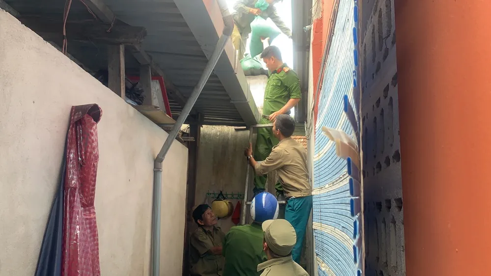 Căng mình ứng phó bão số 9 ảnh 47