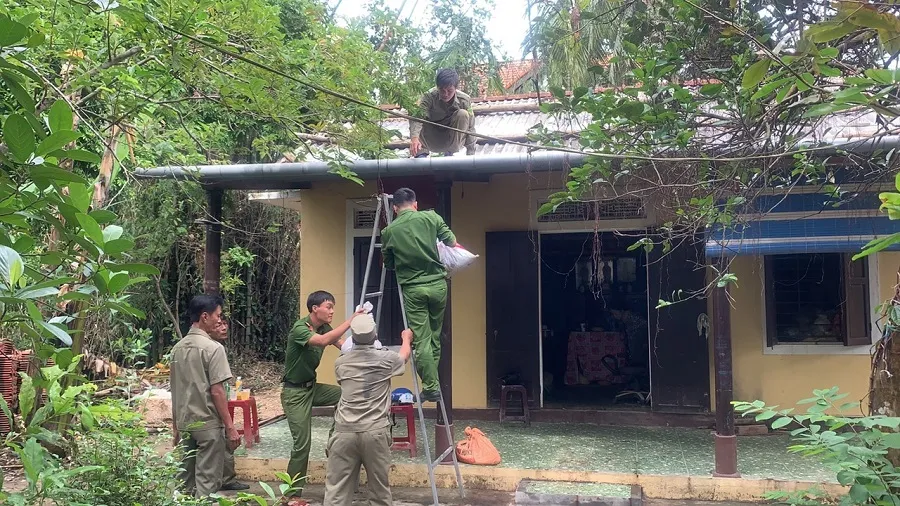 Căng mình ứng phó bão số 9 ảnh 49